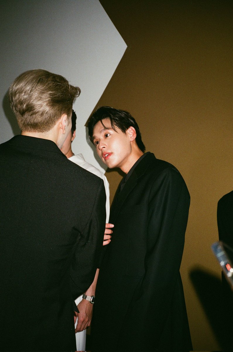 mayaonline2002's tweet photo. #bbillkin ผูกมิตรผูกใจ ยืนหนึ่งเป็นเน้กเน้กน้องรักของพี่แจ็ค #Jackson ส่วนเจ้าจิ๋ว #ppkritt ที่ตามหาพี่แจ็คเจอแบบจึ้งๆ ในงานนี้ เราก็ขอแสดงความยินดีกับน้อนนนน🎉

ปล. ในเซ็ตภาพฟิล์มมีเพียงเน้กกับจิ๋ว เราเลยขอนำมาใช้ประกอบแทนนะคะ😙 https://t.co/ZPeQs3s2eD