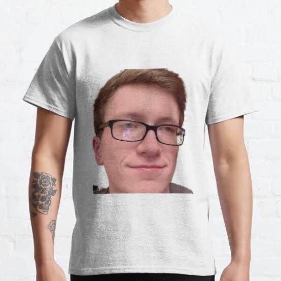 CloudyMind43's tweet photo. @ScottTheWoz Please Scott, sign the shirt #signtheshirt https://t.co/iCPIePayzs