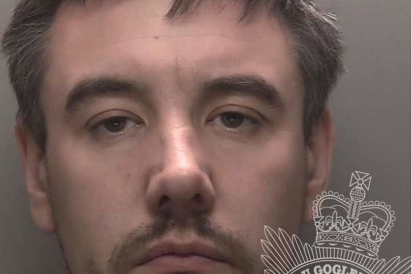 Flintshire paedophile sent picture of his bare bum to '13 year-old girl' #NorthWales dailypost.co.uk/news/north-wal…