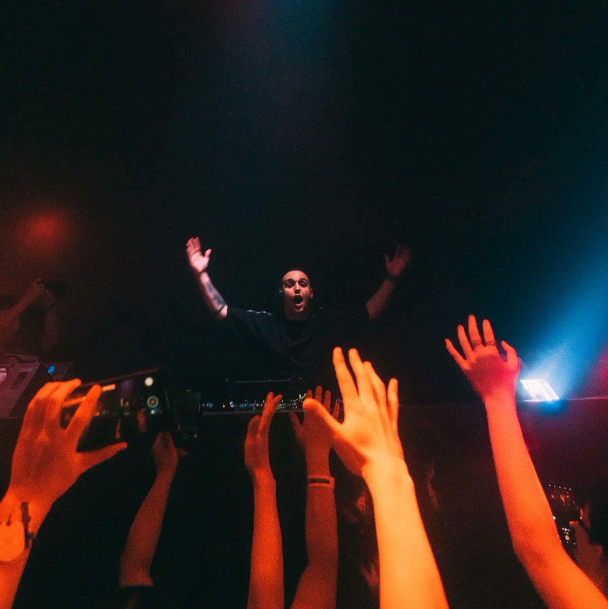 Saberzmusic's tweet image. NEW music is OUT in less than two weeks!!

Who can guess the label? 🙌 ⤵️
#ZTEAM
