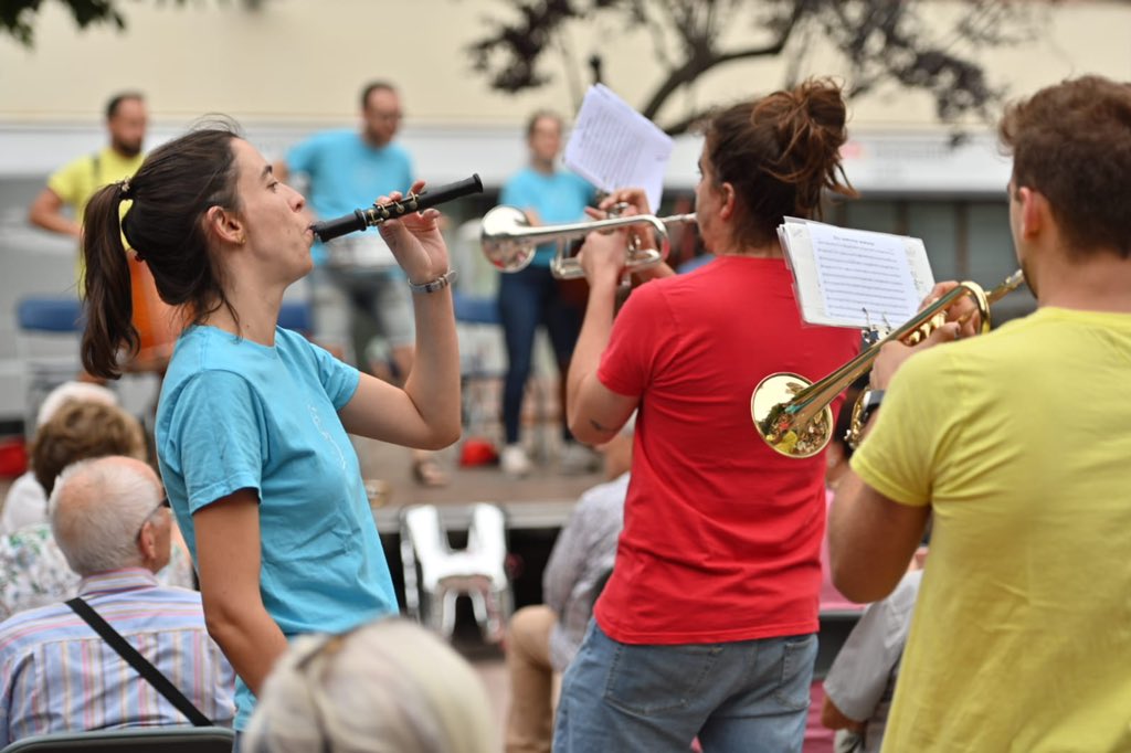ambsodecobla's tweet photo. 🎶Els vilatutusins i les vilatutusines s’estan preparant per celebrar els #JJOO de la vila de Tututs, començant pels actes de benvinguda, seguint amb uns jocs ben originals i … #Sssht! què més passarà? Ho decobrim #AmbSoDeCobla amb la @CoblaBisbalJove a #Palamós! https://t.co/I4lgeRbj1n