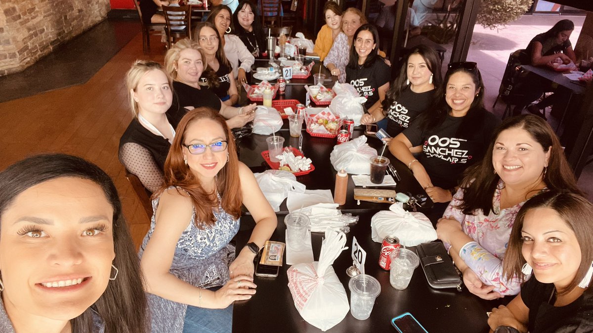 scholarpride's tweet image. Enjoyed getting together during our Technovate lunch break! #technovate22