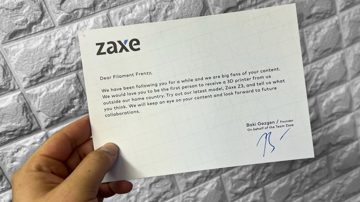 FilamentFrenzy's tweet photo. I don’t get emotional often but that included message did it 😢 💙
Check out that doobie sided textured build plate that ships with the @Zaxe3D Z3 400x300x350mm build volume 🤯
My trusty MK3S plate for scale 🧡
#3Dprinting #Zaxe3D https://t.co/fRqsj0p7pe