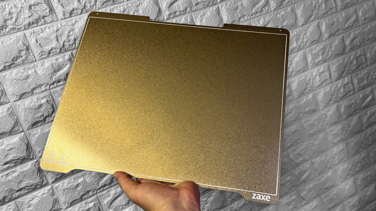 FilamentFrenzy's tweet photo. I don’t get emotional often but that included message did it 😢 💙
Check out that doobie sided textured build plate that ships with the @Zaxe3D Z3 400x300x350mm build volume 🤯
My trusty MK3S plate for scale 🧡
#3Dprinting #Zaxe3D https://t.co/fRqsj0p7pe
