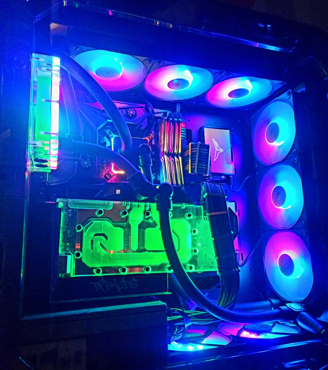 InWin's tweet image. We're unsure which visual of #Tpbmods's Project Vestige we like better. The #InWin AIRFORCE as rustic art or the ARGB lightshow? We like both! Which do you prefer?!