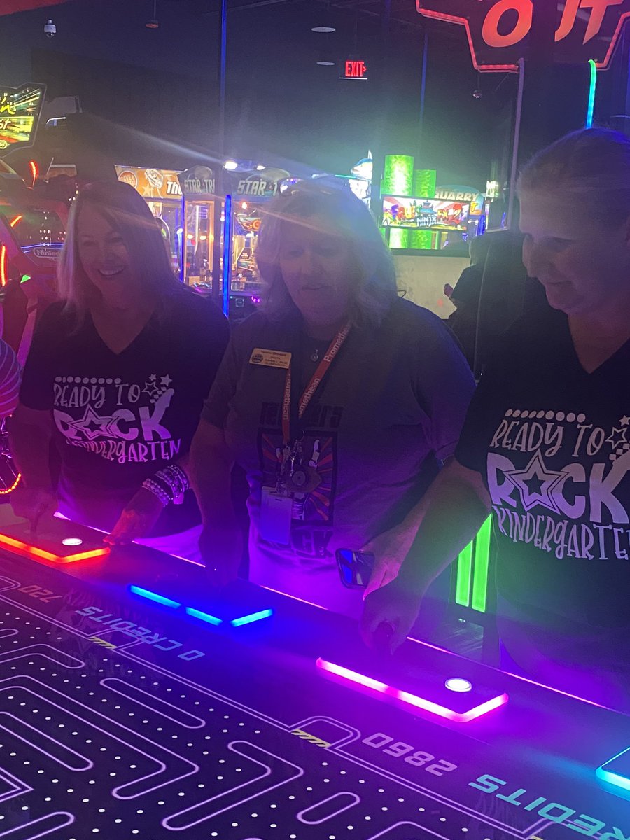 PageElem's tweet photo. Teachers at Rayma had some fun at D&B today! We dressed like the rockstars that we are! 🎸 🎤 @LeeSchools #raymatweets https://t.co/2p54X3Xdao