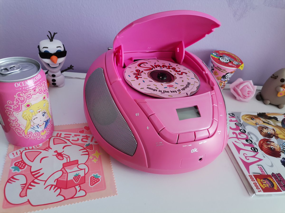 Totalretroo's tweet photo. Ilyen cuki CD lejátszót nem lehetett otthagyni! :D 

#retro #cdplayer #cdlejátszó #sailormoon https://t.co/6WGYVOiYLI