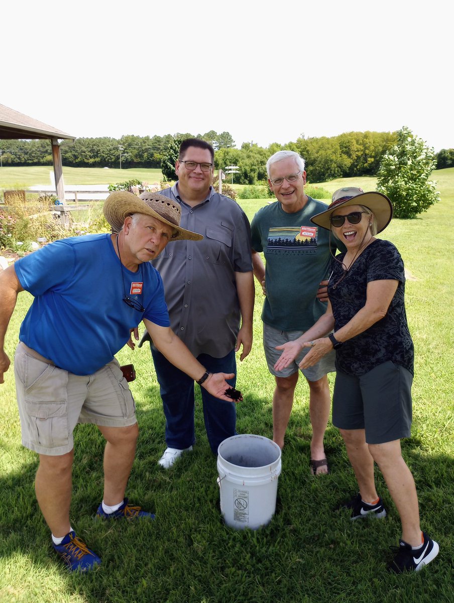 tncommgard's tweet photo. Come check out the local #community farmer and producer market at #RuCo #Tennessee #Extension! Tue/Fri 7a-12p. Ask a #TEMG at the pavilion, or peruse the demo #gardens. #TSU #UTK
https://t.co/CIvhEnxHeC https://t.co/RoNjBZGdy6