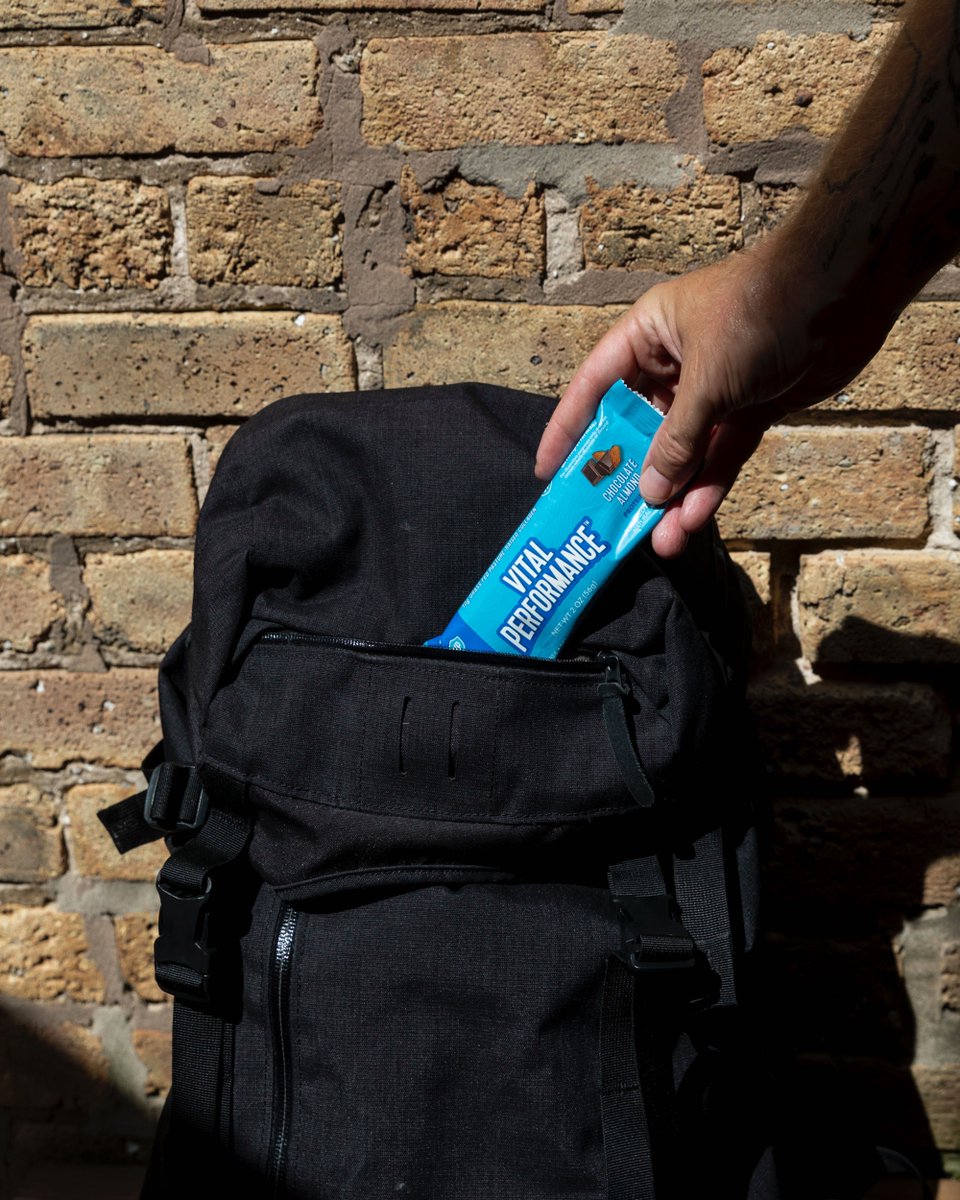 Performance_VP's tweet image. Never leave home without protein. 💪 Shop the link in bio for our Vital Performance™ Protein Bars, a convenient way to power your travel, with 20g of protein (including 10g collagen peptides). 😎