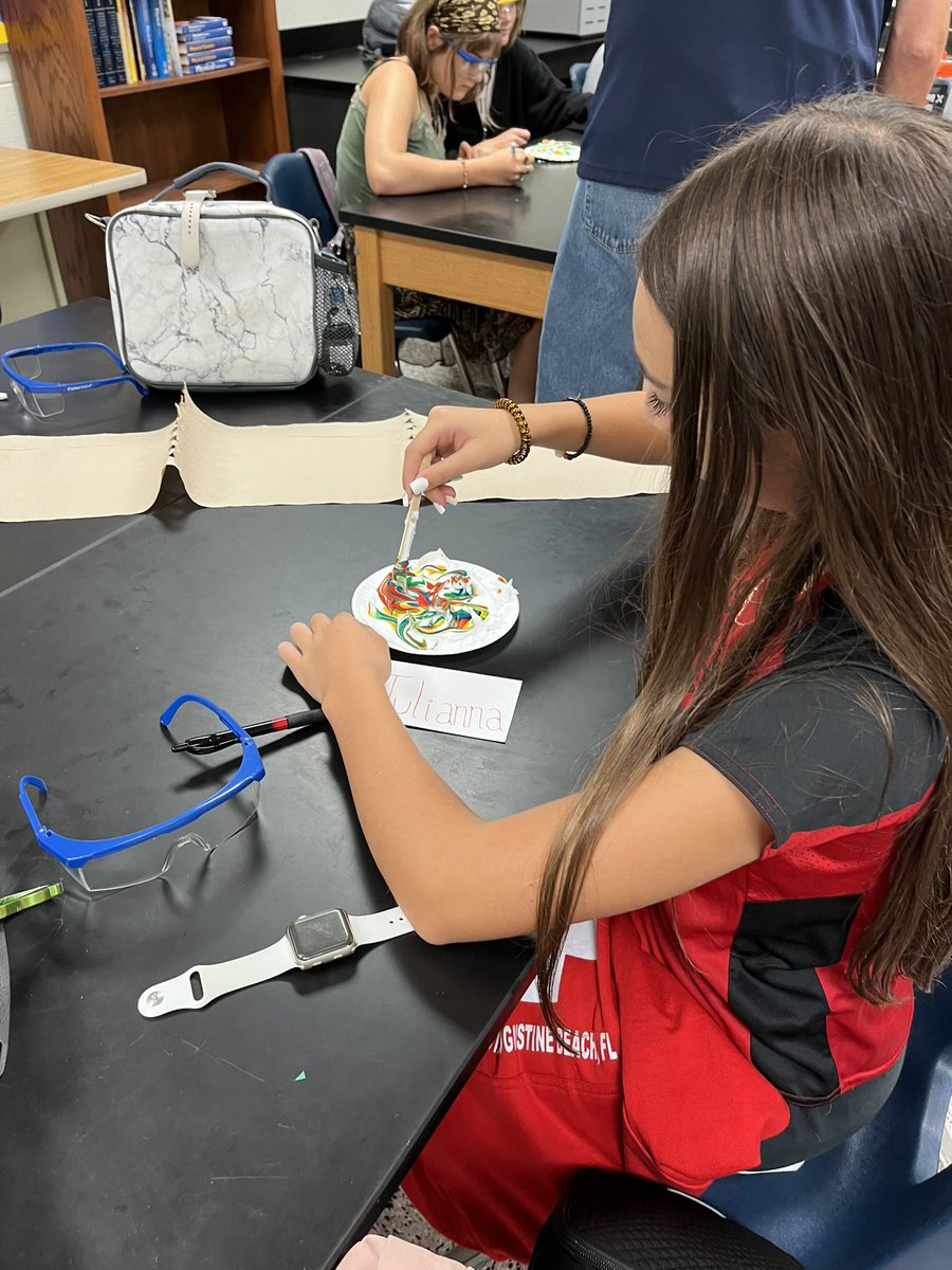 cassiefainter's tweet photo. 8th grade Science understanding how different particles are attracted to each other by making tie dye name tags to be displayed in their classrooms. #onefreedom #ccsdfam #applyingscience @FMSPatriots https://t.co/1VHXMcWZ8F