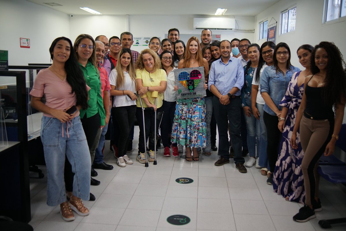 Oportunidadesbq's tweet photo. ¡Un visita cargada de mucho cariño!
👏🏻 Así despedimos a @SilvanaPuelloV, con un reconocimiento por el excelente trabajo que ha realizado. Gracias por recorrer junto a nosotros este camino que conduce a la igualdad de oportunidades para la población en condición de #disCAPACIDA. https://t.co/SbMhhb2EFf