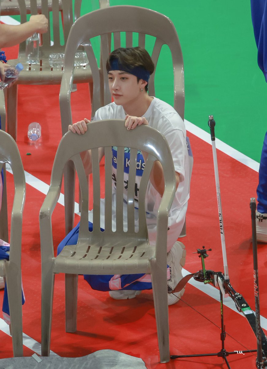 beyondyasmin's tweet photo. tiny bang chan behind a chair oh he’s so cute😭🤍 https://t.co/aQ5ZkJnKEW