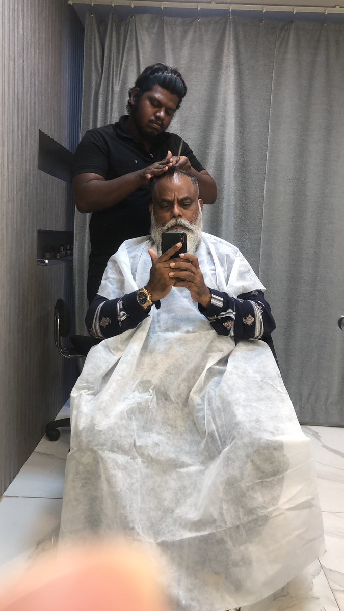 BlessingBro1's tweet photo. Ooh, when I look in the mirror
I'll melt your heart into two
I got that superstar glow, so
Ooh (do the boogie, like) 🤩♥️🎉

#toniandguyworld #toniandguy #blessingbro https://t.co/pYeTCOmgJN
