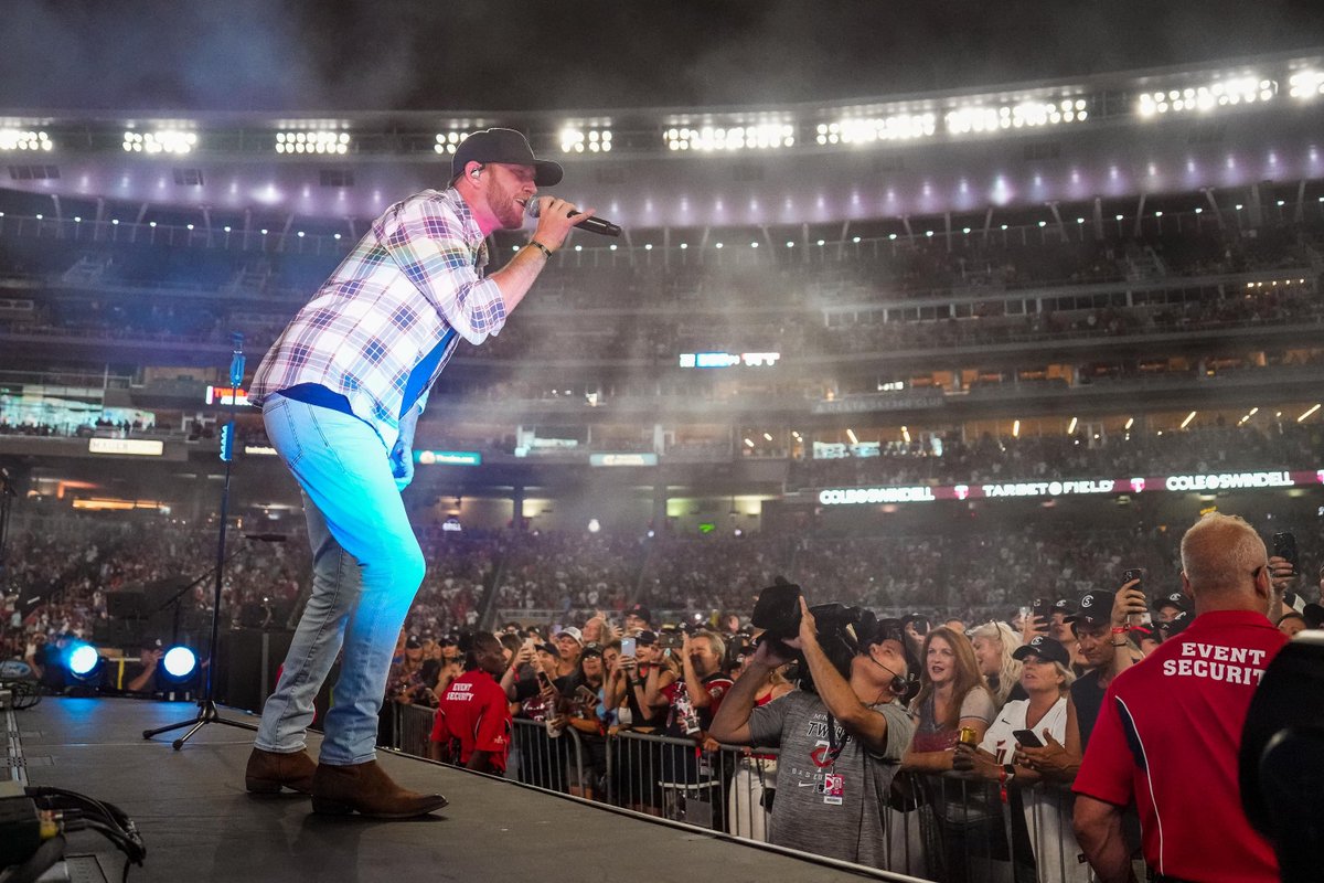 Twins's tweet photo. We were Chillin’ It last night with @coleswindell! https://t.co/L24ickwHaY