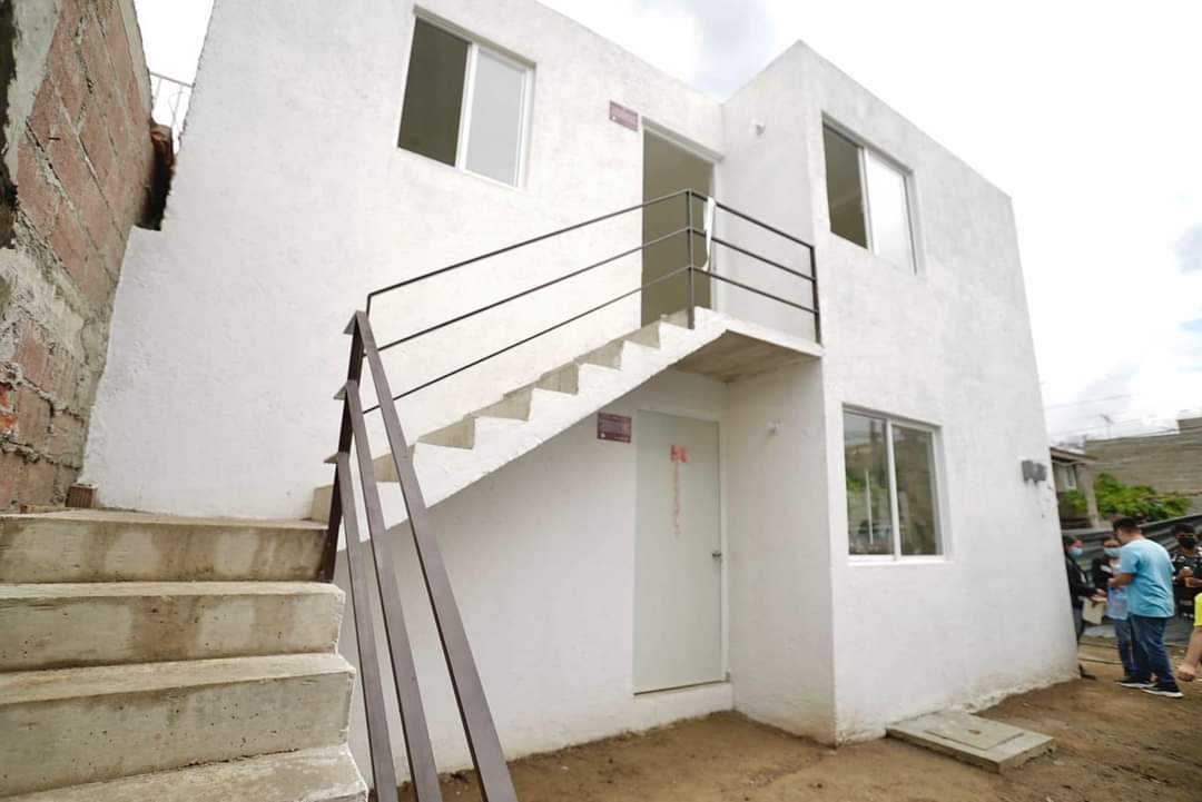 Ayer, luego de reuniones en #Xochimilco, la Comisionada <a href="/jabnelym/">Jabnely Maldonado</a> aprovechó para entregar viviendas. 🏡 🏡 🏡 

¡Regresamos con dulces del pueblo! 🍬 ¡Siempre es un gusto poder servir a las familias! 🫶🏼 #19S

#LaReconstrucciónAvanza 
#Cumplimos