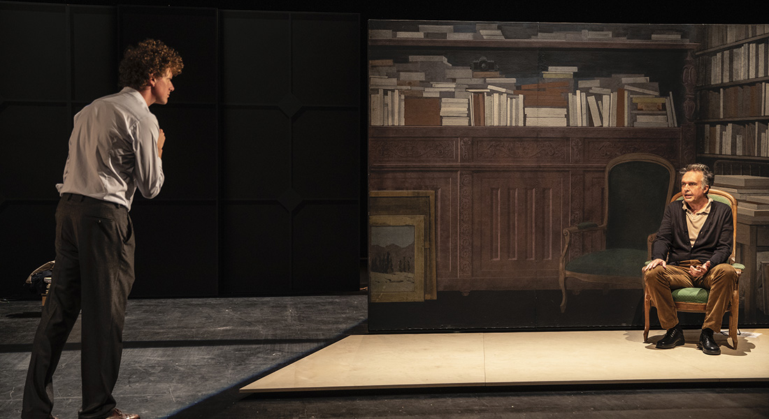 // Banquet du livre d'été // 
Le Banquet s'ouvre ce soir avec Un vivant qui passe, une pièce de Nicolas Bouchaud, Eric Didry et Véronique Timsit spécialement adaptée pour le Banquet et présentée en plein air.
Rendez-vous à 21h30. 
Photo:Jean-Louis Fernandez