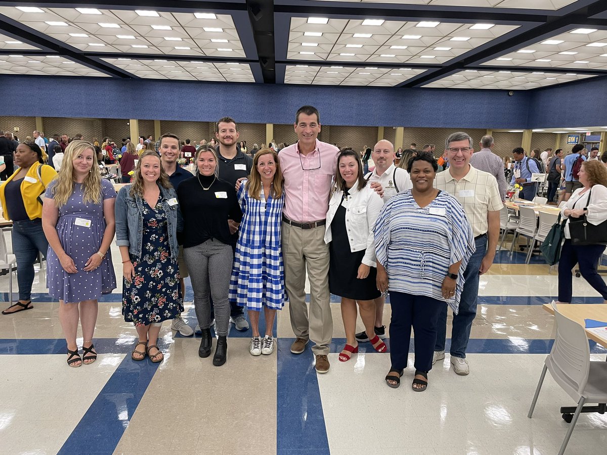 mgmgators's tweet photo. Welcome to Meadow Glen Middle School! Excited to be able to work with this amazing group! Lexington One District Teacher of the Year Sue Carter had a great message!  Thank you Mrs. Carter! #wearecrew @ELeducation @LexingtonOne https://t.co/4Ulia5pbjc