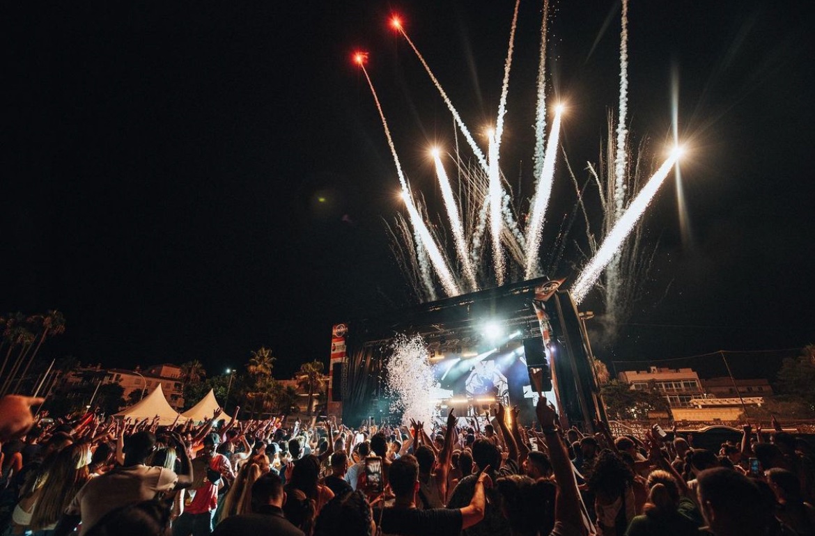 MILLONES GRACIAS 🙏🏻❤️!!!

Con esta foto termina el Loona Summer Festival 2022 y comienza el Loona Summer Festival 2023… Preparados/as???? 🙌🏻🔥