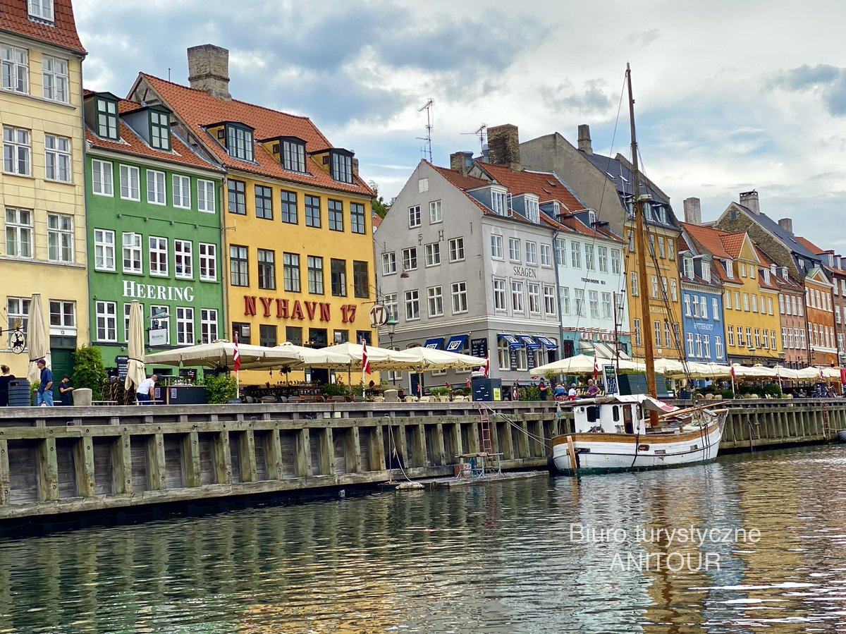 anitourPL's tweet photo. Uroczy port Nyhavn znajdujący się w centrum Kopenhagi 😍

#piękny #kolor #łódź #dom #outdoor #miasto #architektura #kanał #kopenhaga #europa #woda https://t.co/APT9iBzK8X