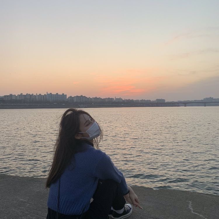 lubeabbl's tweet photo. [220805] ☃️
-Last night me and Lie went on a date ㅋㅋㅋ 
-Don’t be jealous Vulva!!!!!!!!!
[attachment 1]
-Pretty sunset pretty girl am I right?
-I am a good photographer right Vulva?
-[attachment 2] https://t.co/sN0b0azywV