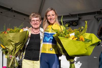 Heldenonthaal voor Tourwinnaar Annemiek van Vleuten in Wageningen gelderlander.nl/wageningen/hel…