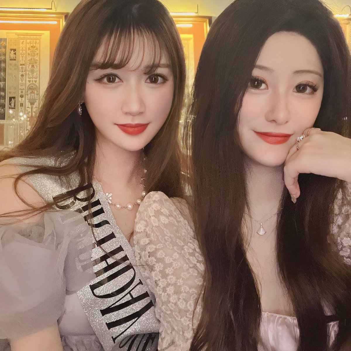 Dimplesmoe's tweet image. Enjoying a meal with my friends