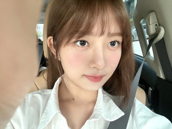 lightsoff4rei's tweet photo. she’s a dream… 

#REI #IVE https://t.co/QrU2RDm7hN