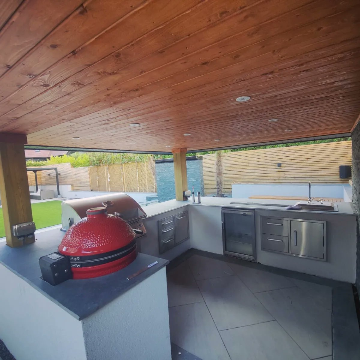 Today's #FeatureFriday from Golden Gardens MK <a href="/GOLDENGARDEN_07/">GOLDEN GARDEN</a> deserved a multiple angle look at their garden transformation! 
We love this spacious outdoor kitchen and modern seating area. All built using #linnellstimber linnellbros.co.uk 
#miltonkeynes #gardendesign