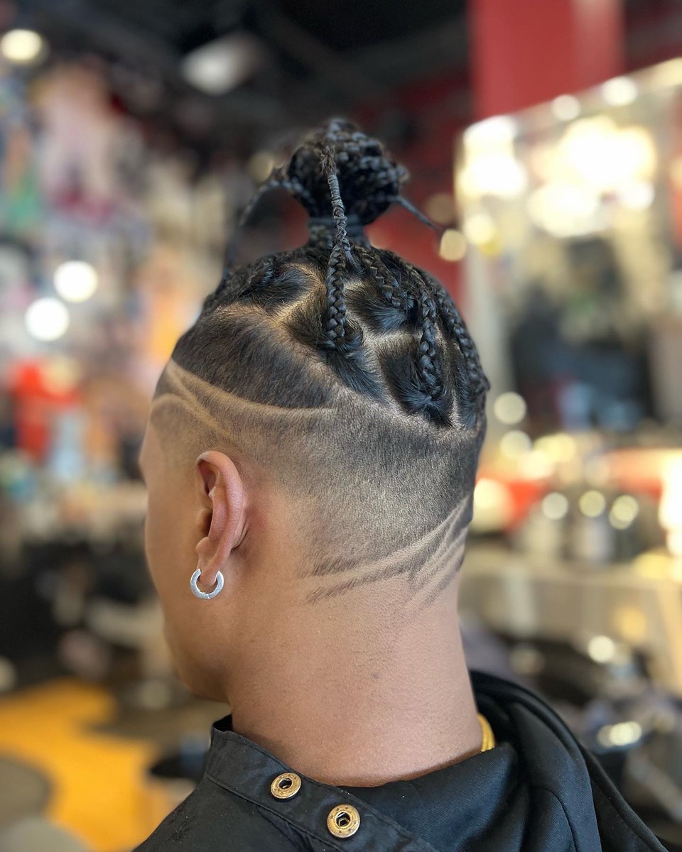 Floyds99's tweet photo. We know we caught your attention with this look. 😎

Stylist Credit: @thuybarber_floyds99

#floydsbarbershop #floydsforeveryone #barber #haircut #hairdo #fresh #hairstyle #fade #style #art #hairdesigns #hairstylist https://t.co/4EglEyfuRP