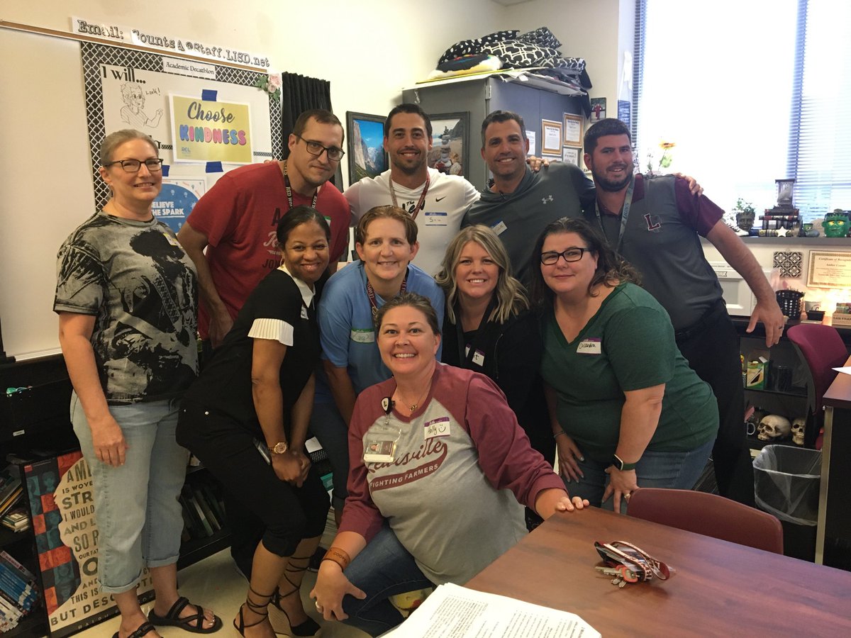 MrsSchnitziusH's tweet photo. Group 15 rocks!!! ⁦@LewisvilleHS⁩ #connect4kids #connectbeforecontent #RCLfirst https://t.co/QrZuRFCbQM