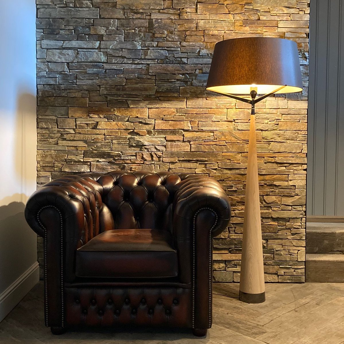 MesmerizeD_it's tweet image. S71's watchword? Classics with a twist. The series offers a darling play on textures, and materials – metal, wood – as well as a subtle renewal of classical shapes. 

Visit: mesmerized.it/products/s71-f…

#standinglight #floorlamp #woodfloorlamp #woodworking