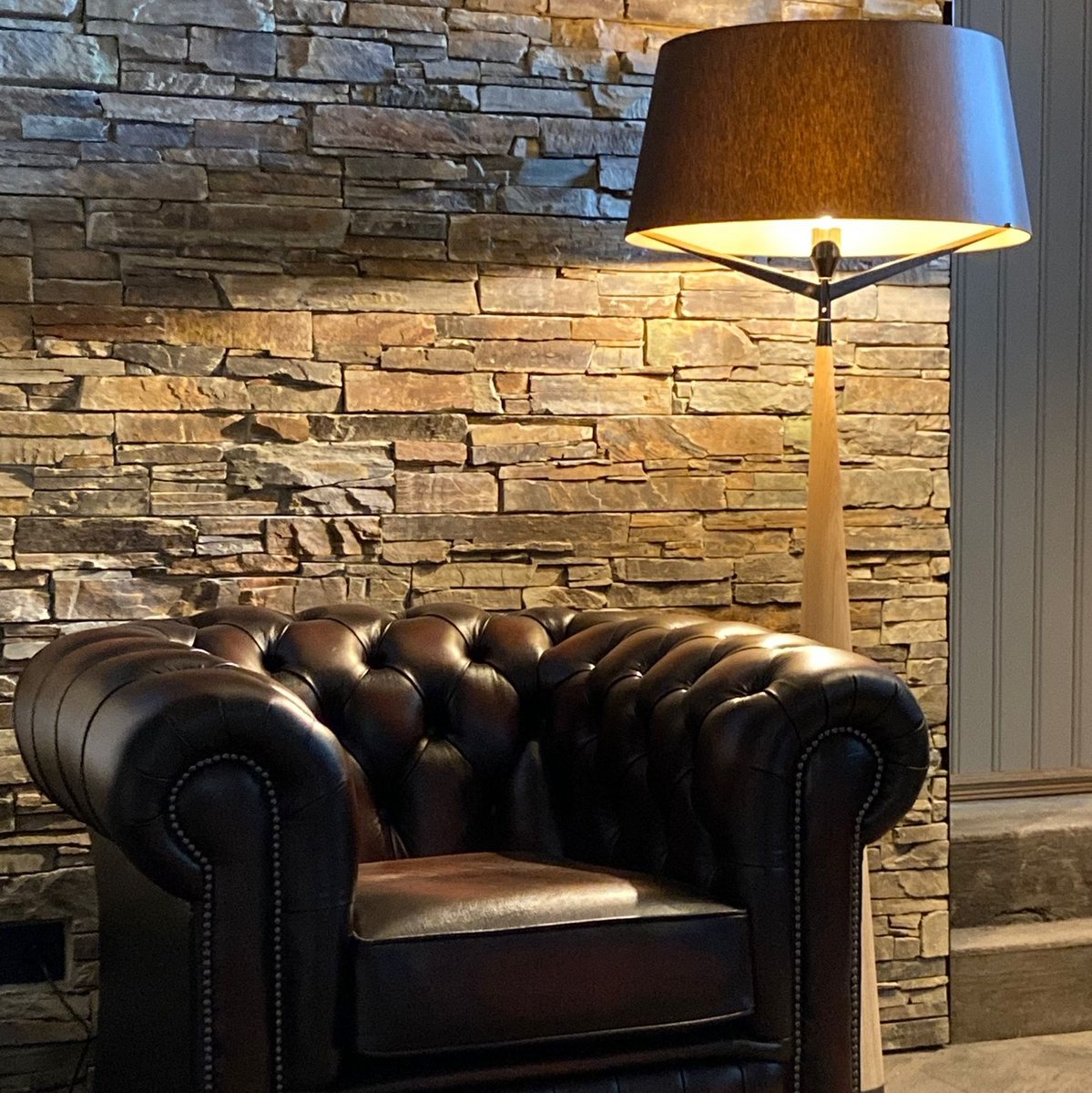 MesmerizeD_it's tweet image. S71's watchword? Classics with a twist. The series offers a darling play on textures, and materials – metal, wood – as well as a subtle renewal of classical shapes. 

Visit: mesmerized.it/products/s71-f…

#standinglight #floorlamp #woodfloorlamp #woodworking