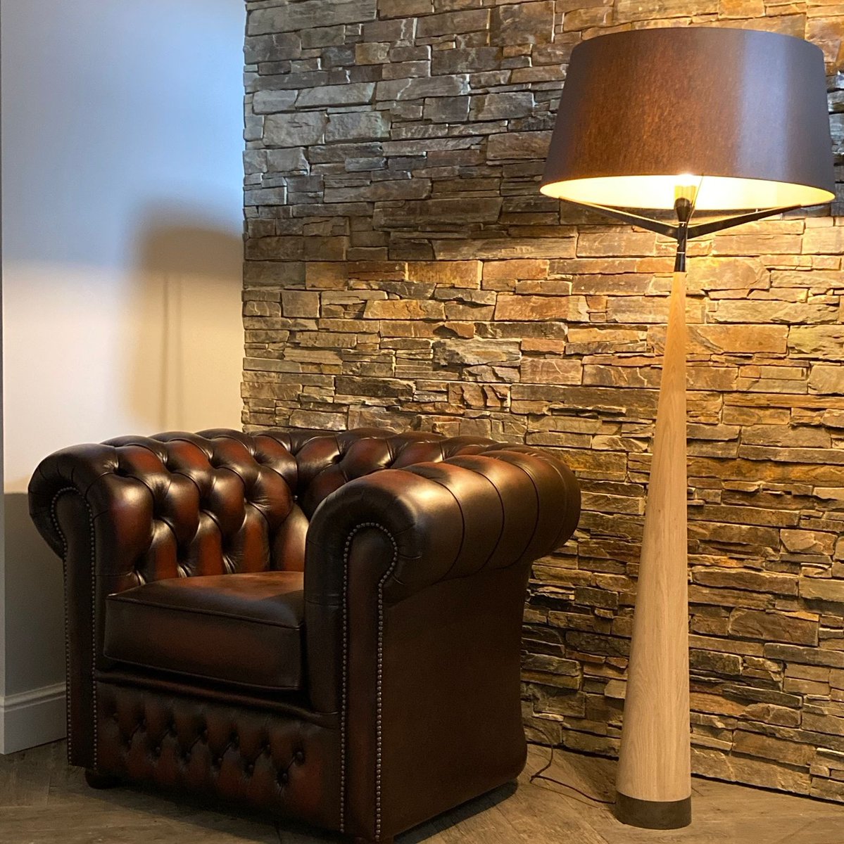 MesmerizeD_it's tweet image. S71's watchword? Classics with a twist. The series offers a darling play on textures, and materials – metal, wood – as well as a subtle renewal of classical shapes. 

Visit: mesmerized.it/products/s71-f…

#standinglight #floorlamp #woodfloorlamp #woodworking