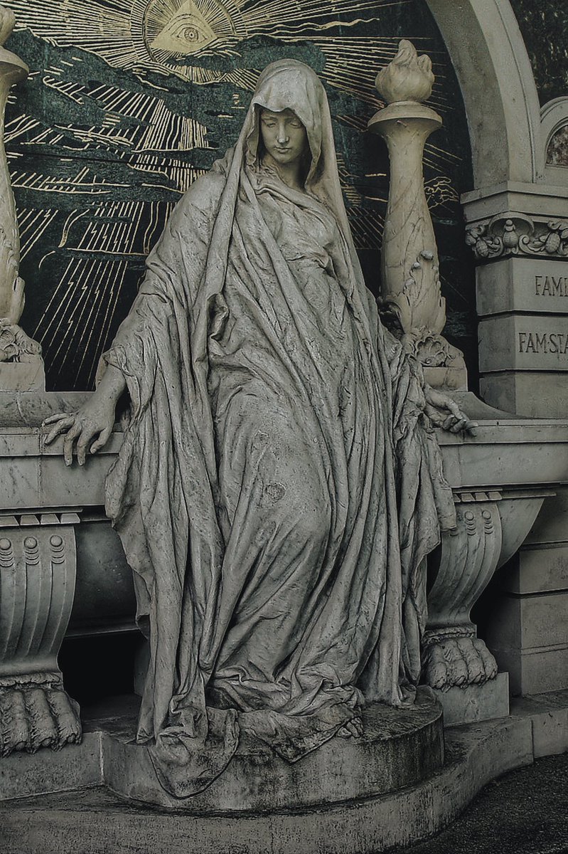 AcademiaAesthe1's tweet image. St.-Matthäus-Kirchhof Cemetery in Berlin