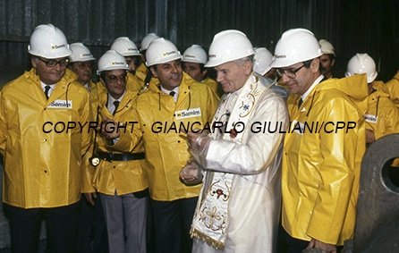 CppPress's tweet image. October 18 , 1985 : Pope John Paul II descends into the mines of 
Monteponi, Iglesias during his apostolic journey to Sardinia , Italy
Copyright Giancarlo Giuliani/CPP
#popejohnpaulii 
#papagiovannipaoloii #giovannipaoloii
