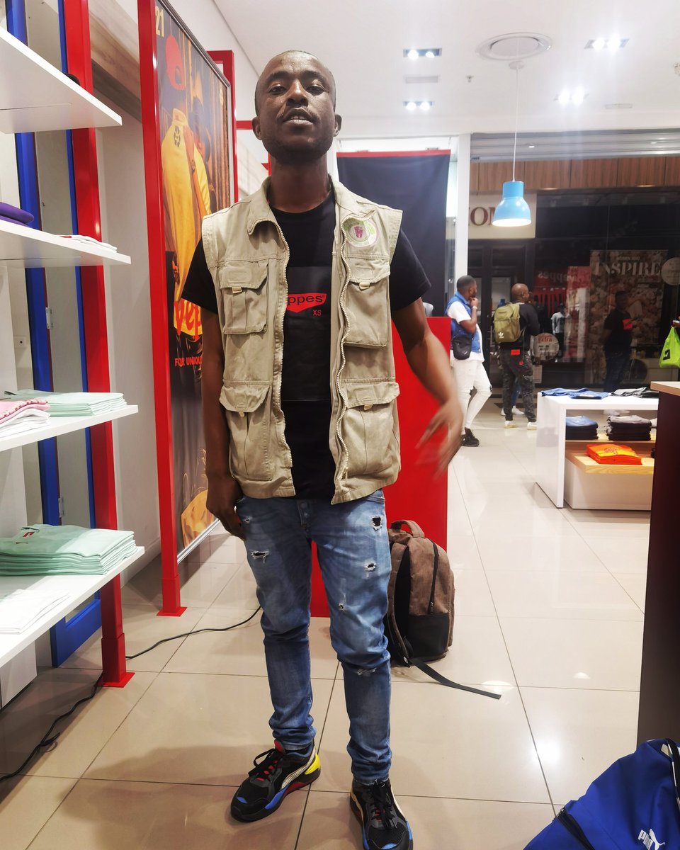TsietsiRubbish's tweet photo. #MatlakalaRecycleMaterial X #Veppes thanks Gents for supporting our brand #MatlakalaRefuseBags
so they say Sandla Hamba Sandla Buya👏🏾
#RealRecognizingReal #BlackChild #AfricaRise #ZeroToHero #PrideOfEmalahleni https://t.co/TaXsNFoKkt