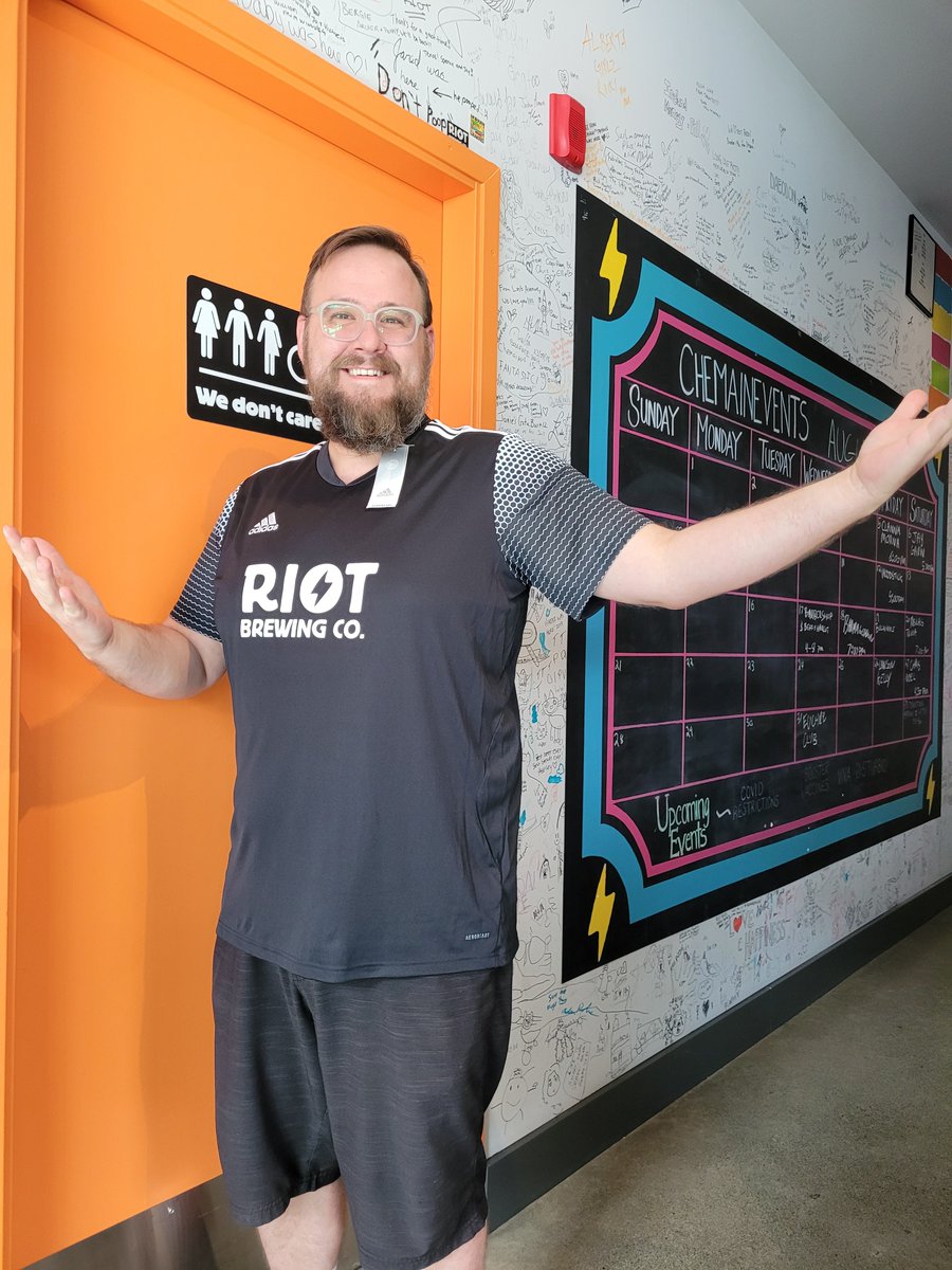 Male Model Math is serving you Brown Steel in his new Riot soccer jersey! Or is it football? Futbol?

Either way, it's available in sizes small - XXL in the lounge.

$80