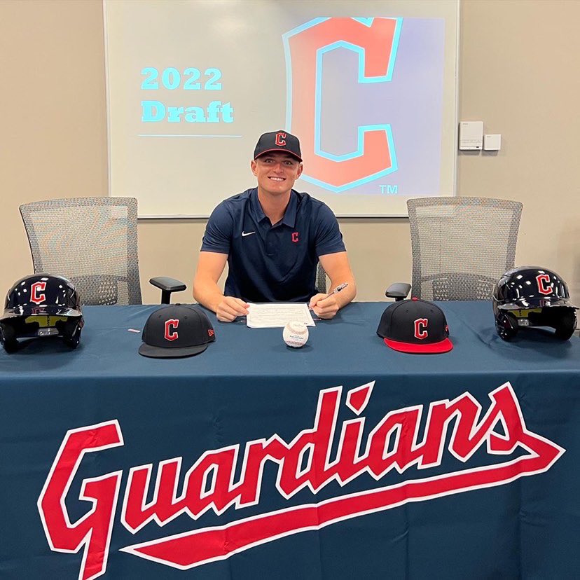 Pen to paper 😈

#ForksUp | #MLBU