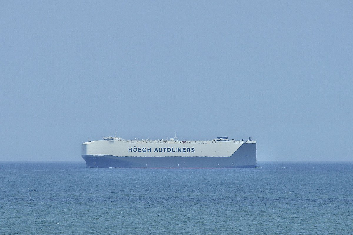 johnmorgan726's tweet image. The HOEGH TRACER, IMO:9684990 en route to Baltimore, Maryland @BShipspotting @BaltoChes flying the flag on Norway 🇳🇴. #HoeghAutoliners #VehicleCarrier #HoeghTracer #ShipsInPics