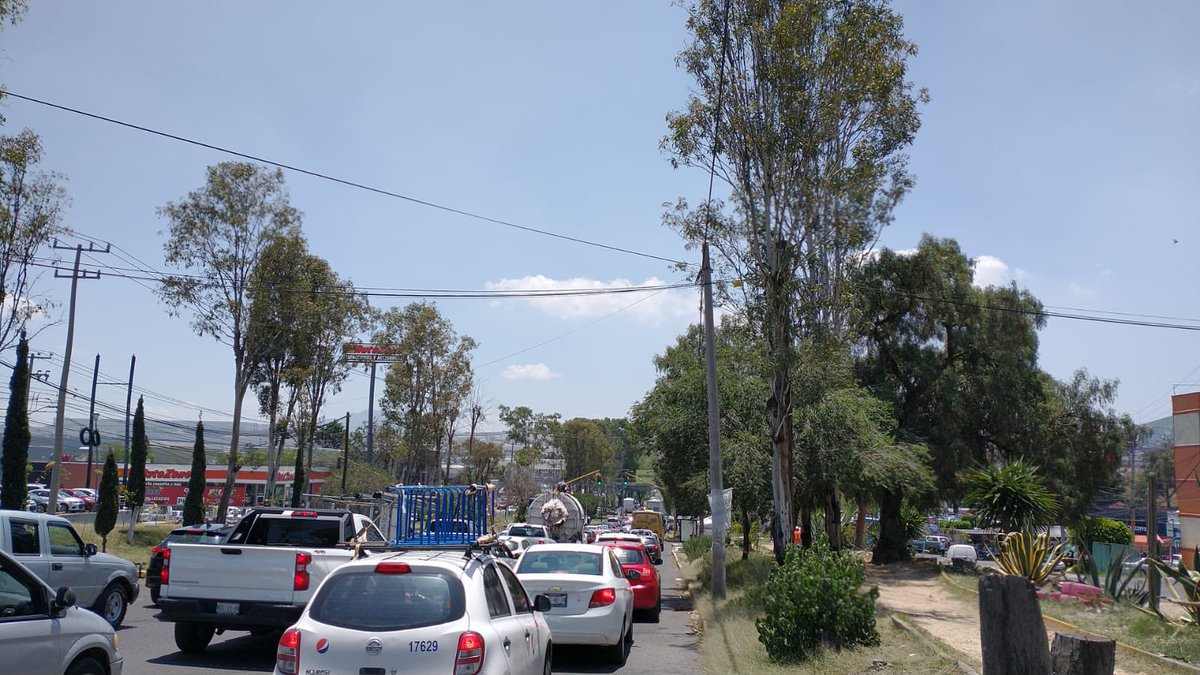 ⚠️ Accidente vial en Villas de la Hacienda en la parada del Soriana, tránsito lento para los automovilistas que vienen de la carretera Lago de Guadalupe con dirección Atizapán tomar sus precaución