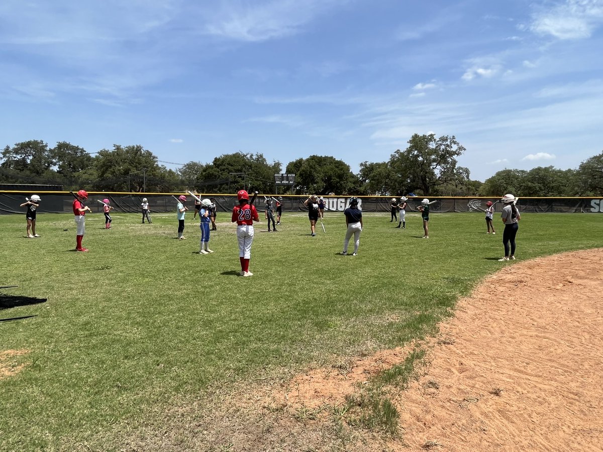 Softball camp is in full swing!! Excited to see all of these soon to be Cougars! The future is definitely bright!! @CoachHalli @clarkcoachkelly @jordangoins07 @HobbyGirlsATH @rawlinson_msg @NISDClark @ClarkAthBooster #ShowUpShowOut