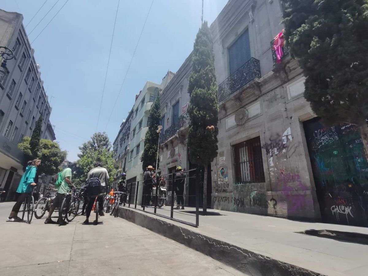 LibresYa_'s tweet photo. Comienza movilización por la liberación de lxs presxs politicxs en la Okupa Cuba. Banda bicicletera  sale desde ahí. 
#presxspoliticxslibertad 
#presospoliticioslibertad
#presaspoliticaslibertad 
#karlalibre
#magdalibre
#libresya https://t.co/UdmYG3XlAN