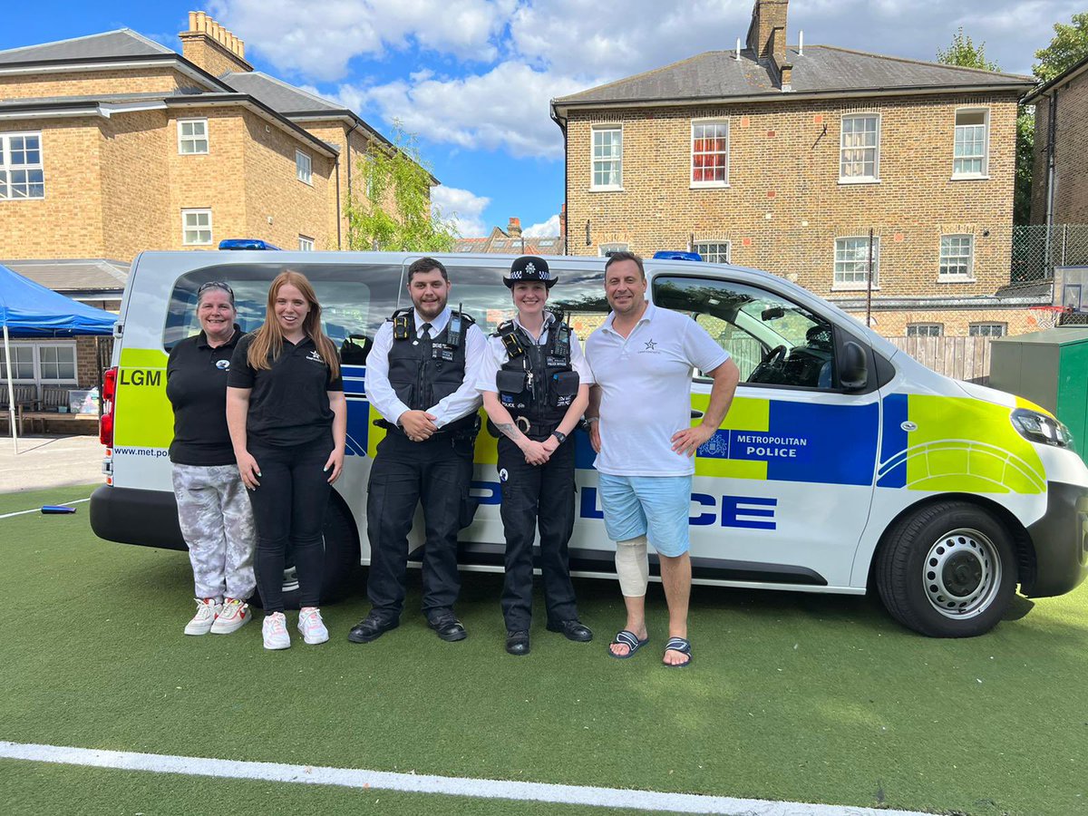 MPSAddison's tweet image. Ward officers from Addison and @MPSShepherdBush had the pleasure of visiting Camp Fantastic this afternoon to meet with some very excited children, however it was the Show’n’Tell Minibus Tour that stole the show #SaferSummer