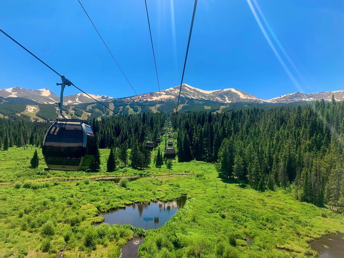 On top of the world ⛰️ Have you ridden the gondola in the summer time?? #BreckLife
📸: <a href="/laluther/">LA Luther</a>