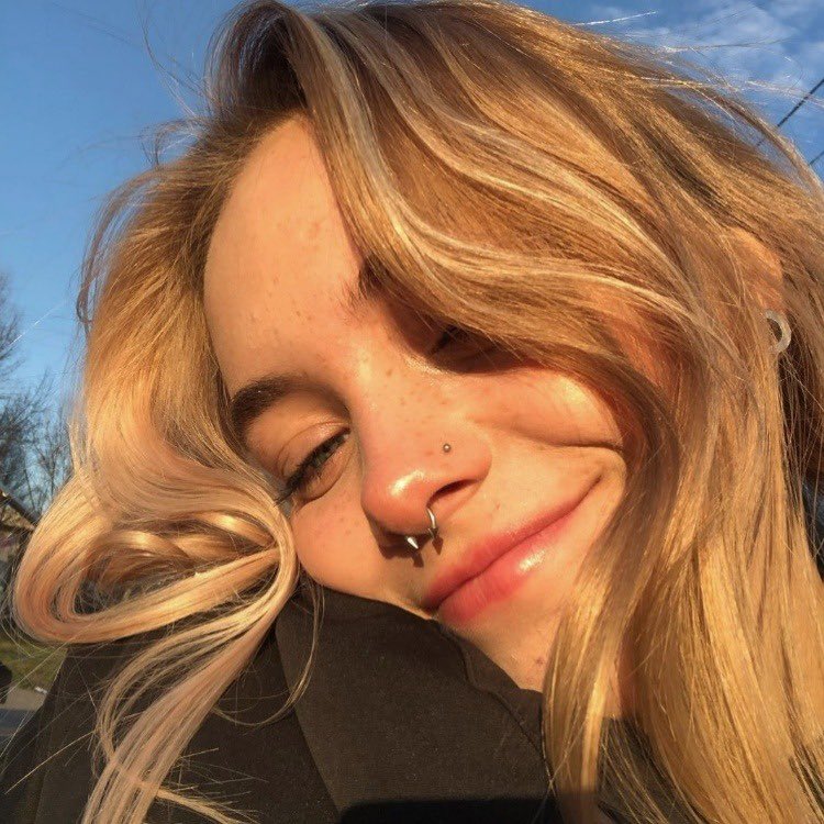 llavenus tweet picture