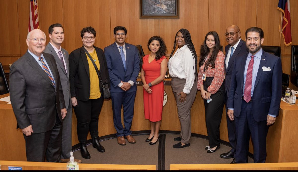 ReneeCrossTX's tweet photo. As the ⁦@hobbyschooluh⁩ Harris Fellows wrap up their internships, special appreciation goes to the offices who ensured their experience was meaningful - thank you! ⁦@harriscotxclerk⁩ ⁦@MDylanOsborne⁩ ⁦@CDMenefee⁩ ⁦@hcpct1⁩ ⁦@HarrisCoPct2⁩ https://t.co/7F1TRvqlmz