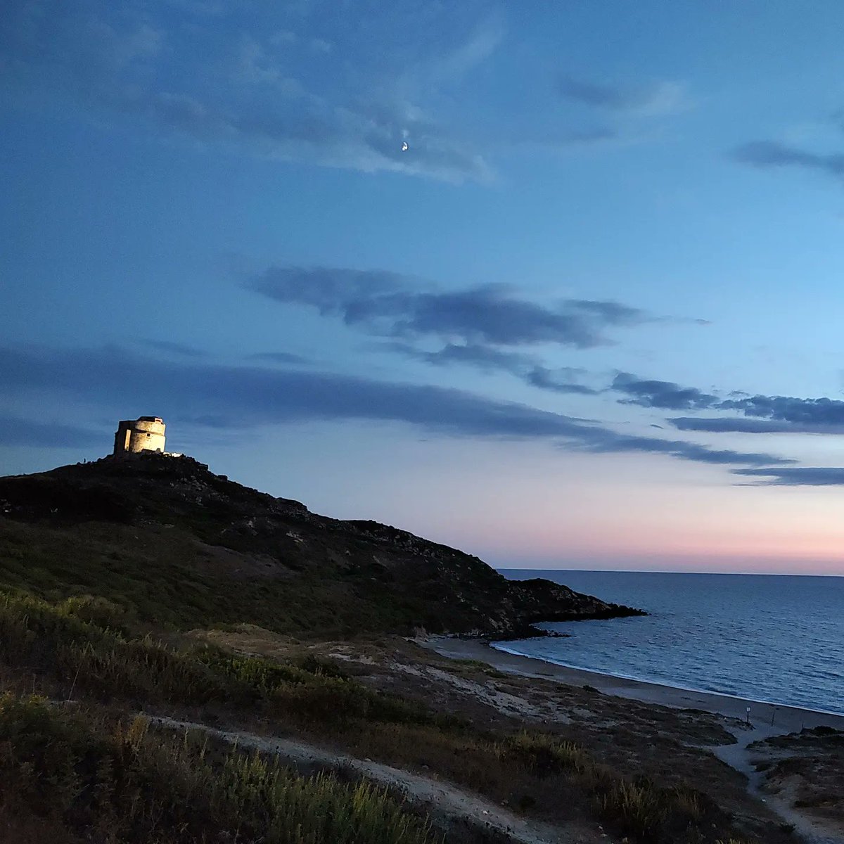 sardonico1974's tweet photo. Serata stupenda, grazie!
#ludovicoeinaudi #dromos #tharros https://t.co/h9p8EESyQZ