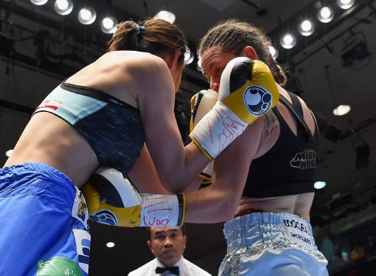 c_ling_sai's tweet photo. Belly punch https://t.co/1aEVEjFLz2
