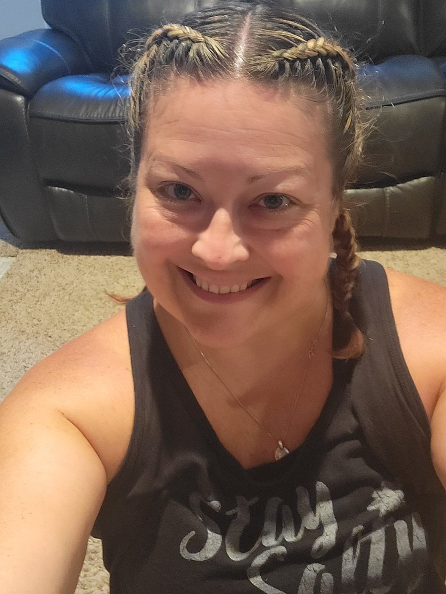 BeckyDollins's tweet photo. Back from vacay!  Day 5 of legs and thighs challenge today!  I have not posted but walked a ton of steps in Hawaii and did days 1-4 of this new legs challenge!  #beastmodebionicbeck #noexcuses #goals #imstrongenough #16seconds #heretodaygonetoMaui @nkcs_wellness @riveraprek https://t.co/Sv3J3UWFoV