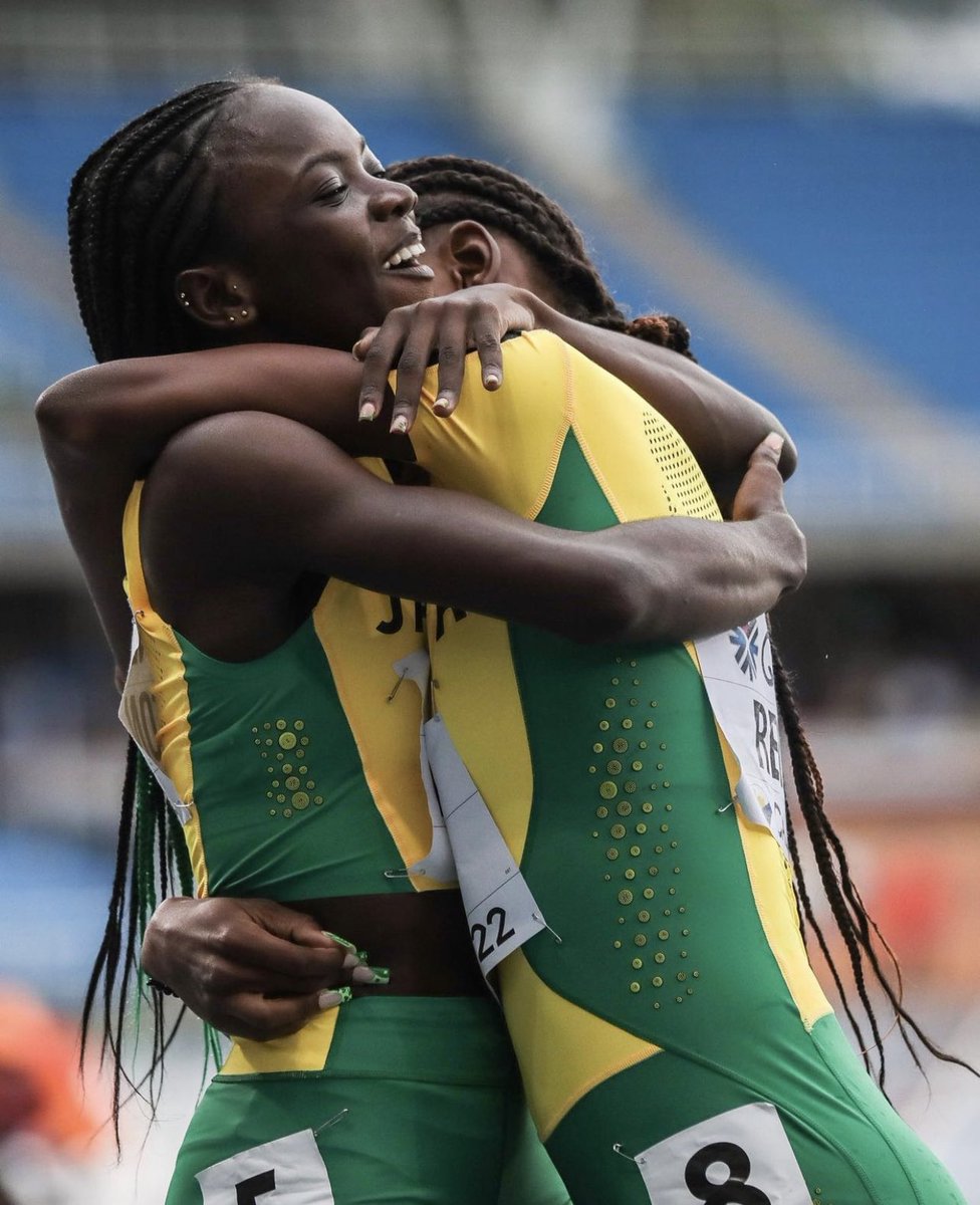 ViewsFrom876JA's tweet photo. Generations of Greatness 🇯🇲🇯🇲🇯🇲

Juliet Cuthbert -Flynn and Merlene Ottey Barcelona-1992 

Shelly Ann Fraser-Pryce and Elaine Thompson Herah Eugene-2021

Brianna Lyston and Alana Reid Cali 2022 

#Jamaica 
#Jamaica60 
#TrackandField https://t.co/WYqV8eXFhH